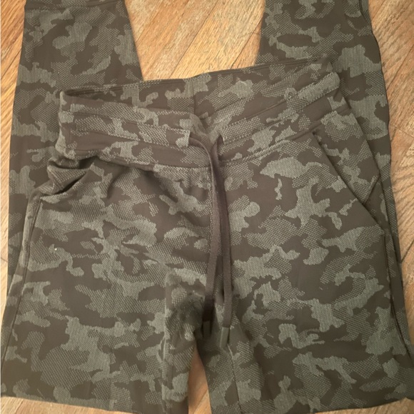 Lululemon ready to rulu jogger size 4 - Picture 5 of 9